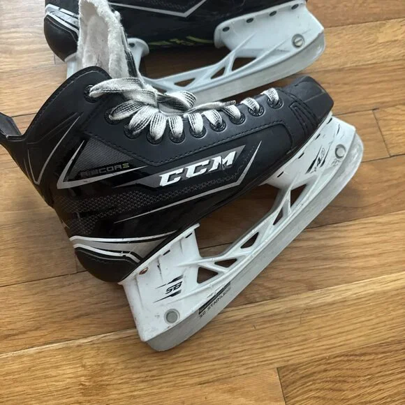 CCM Ribcor 74K Men's Skate Width D Size 5 Shoes 6